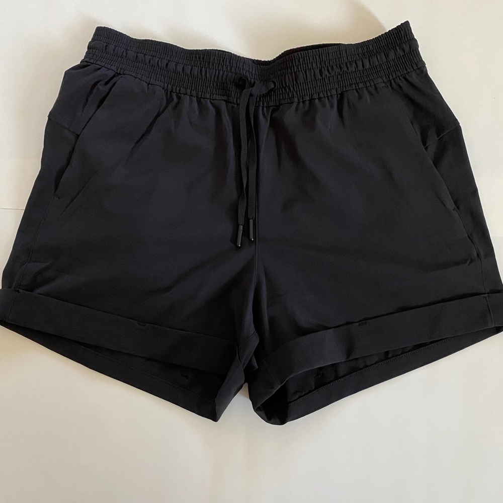 Lululemon Spring Break Away shorts
